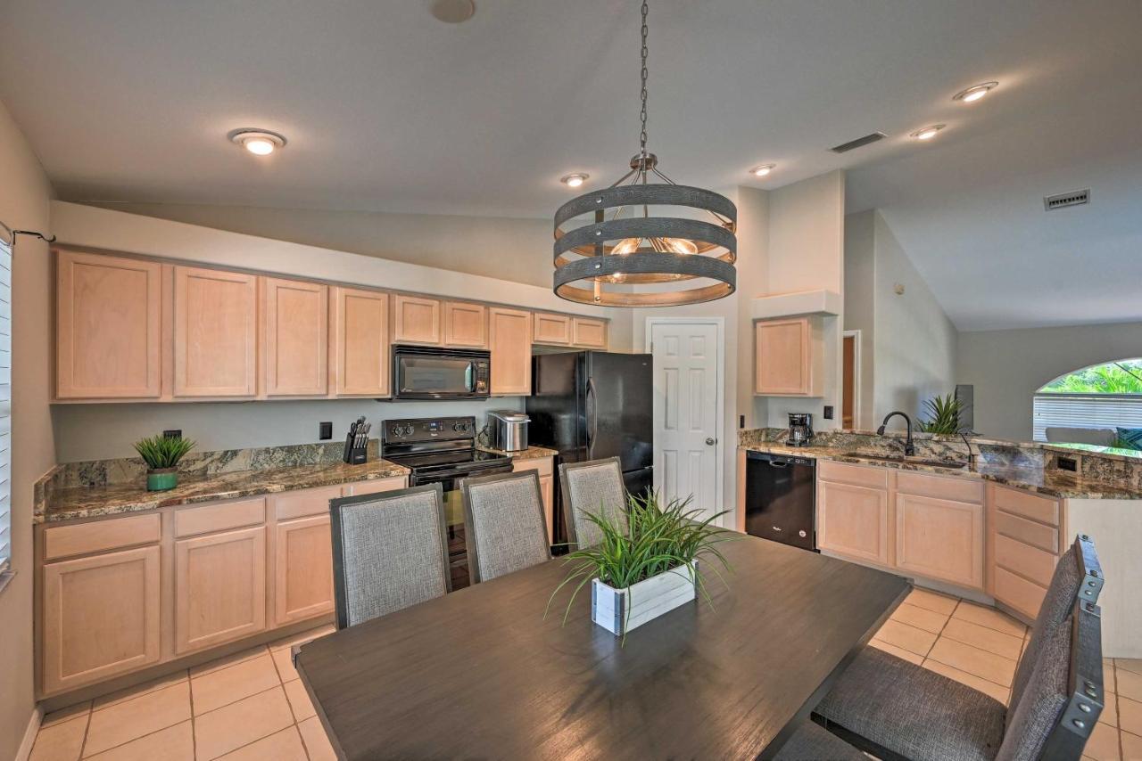 Villa Pet-Friendly Escape With Dock And Kayaks In Cape Coral Exterior foto